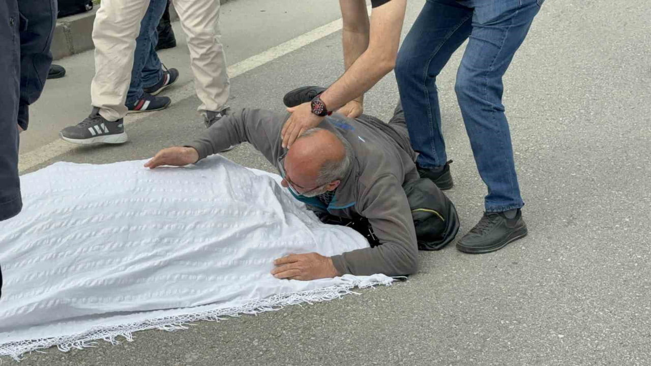 SAMSUN’DA BALIK FABRİKASINDA İŞE BAŞLAYACAĞI İLK GÜN FABRİKA KARŞISINDA YOLUN KARŞISINA GEÇMEK...