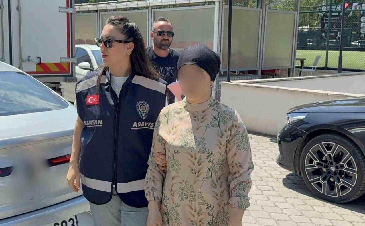 SAMSUN’DA BİR EVDEN YAKLAŞIK 800 BİN LİRA DEĞERİNDEKİ PIRLANTA BİLEKLİĞİN ÇALINMASIYLA EVİN...