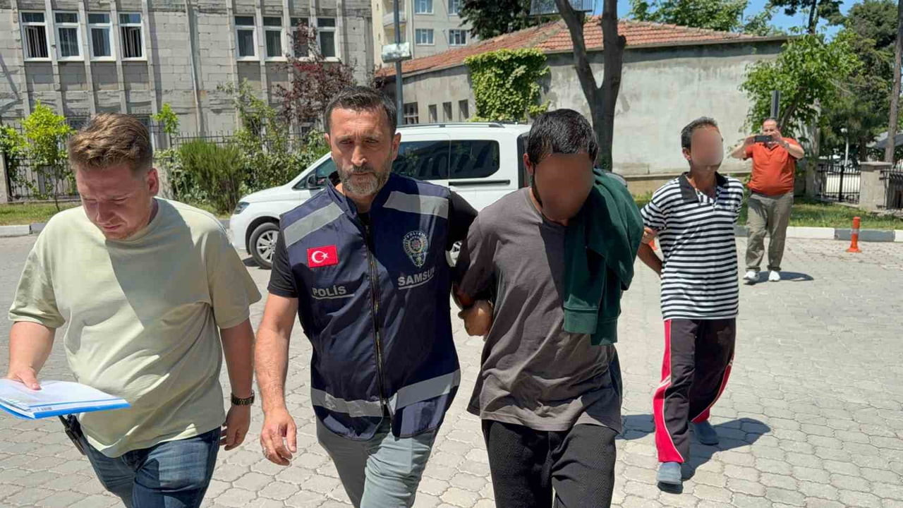 SAMSUN’DA BÜYÜKŞEHİR BELEDİYESİNE AİT YAĞMUR SUYU MAZGALLARINI ÇALIP HURDACIYA SATTIKLARI TESPİT...