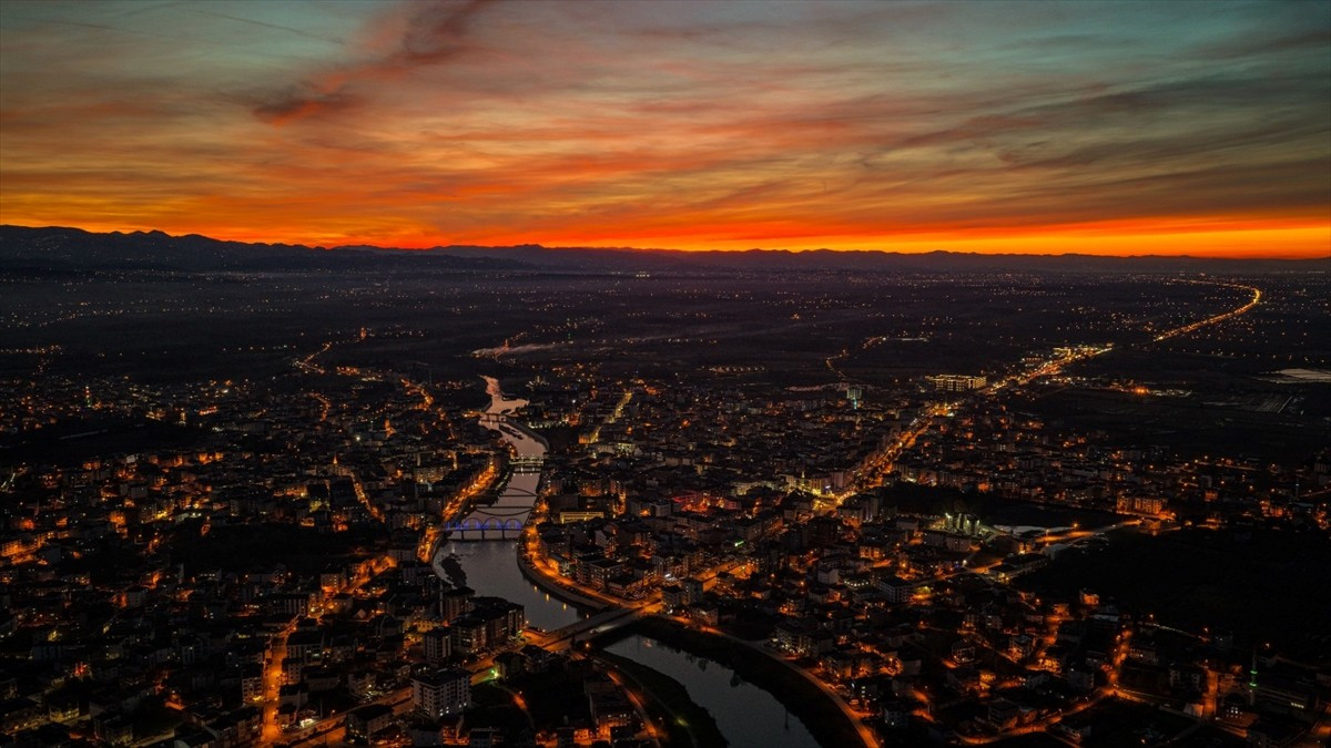 Samsun’da gün batımı, dronla görüntülendi.