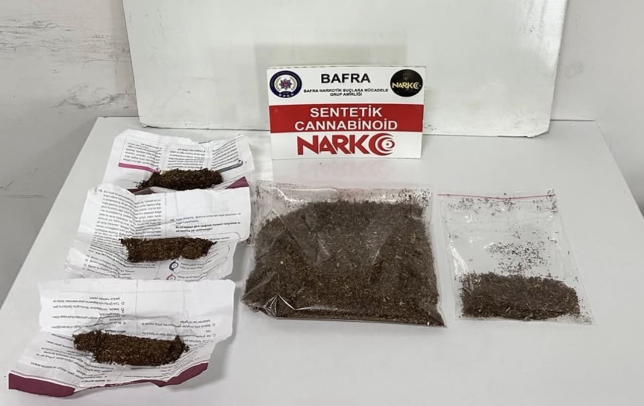 SAMSUN’DA NARKOTİK EKİPLERİNCE 4 İLÇEDE DÜZENLENEN OPERASYONLARDA BİNLERCE SENTETİK ECZA HAPI İLE...
