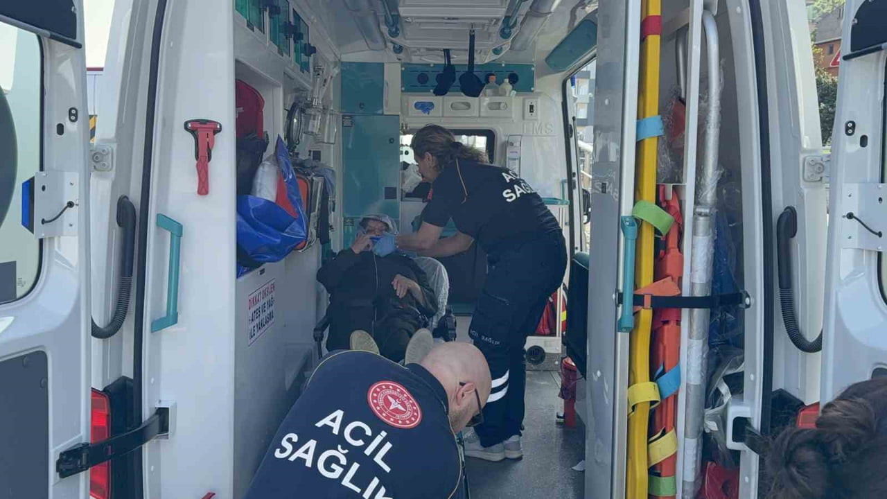 SAMSUN’DA TRAMVAYIN ÇARPTIĞI 61 YAŞINDAKİ KADIN YARALANDI
