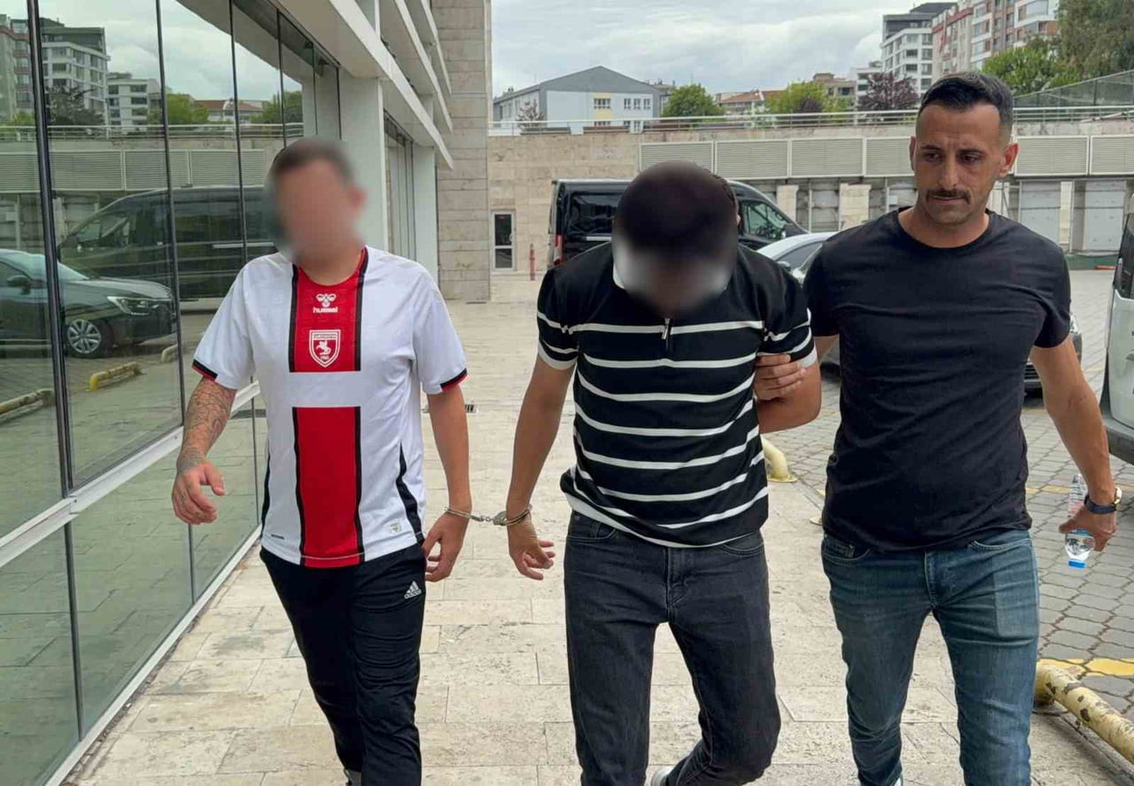 SAMSUN’DA UYUŞTURUCU TİCARETİNDEN GÖZALTINA ALINAN 2 KİŞİ ADLİYEYE SEVK EDİLDİ.