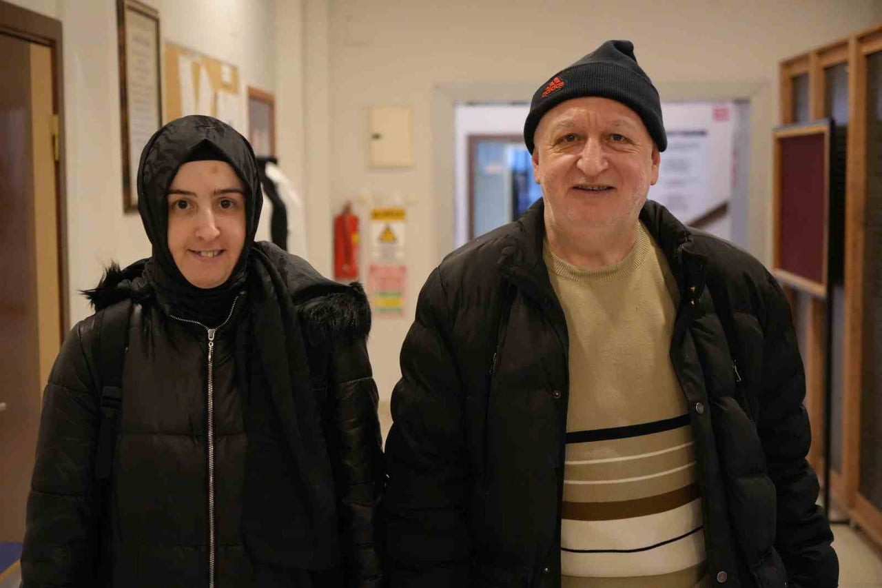 SAMSUN’DA YAŞAYAN 56 YAŞINDAKİ MUSTAFA ARTUÇ İLE 35 YAŞINDAKİ KIZI EDANUR ARTUÇ, OKUMA YAZMA...