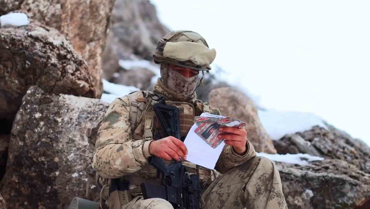 SAMSUN’DA YAŞAYAN ÖĞRENCİLERİN ASKER AĞABEYLERİNE YAZDIKLARI MEKTUPLAR, ŞIRNAK BEYTÜŞŞEBAP’TA...