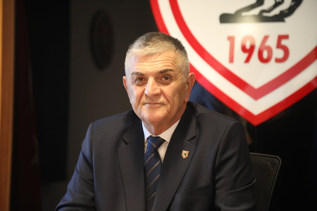 Samsunspor Basın Sözcüsü Suat Çakır, Nuri Asan Tesisleri'nde düzenlediği basın toplantısında...