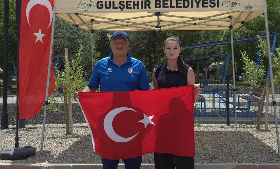 SAMSUNSPOR BOCCE TAKIMI'NIN 14 YAŞINDAKİ SPORCUSU SILA TUNÇ, NEVŞEHİR'DE DÜZENLENEN BOCCE PETANK...