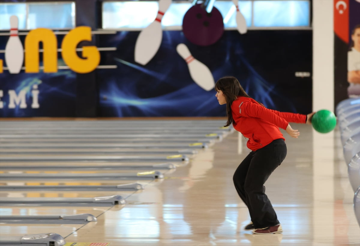 Samsunspor Bowling Takımı, üst üste üçüncü kez Türkiye şampiyonu olmayı hedefliyor. Samsun'un...