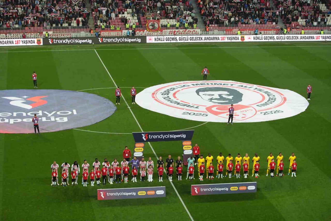 SAMSUNSPOR - GÖZTEPE KARŞILAŞMASINDAN KARELER.