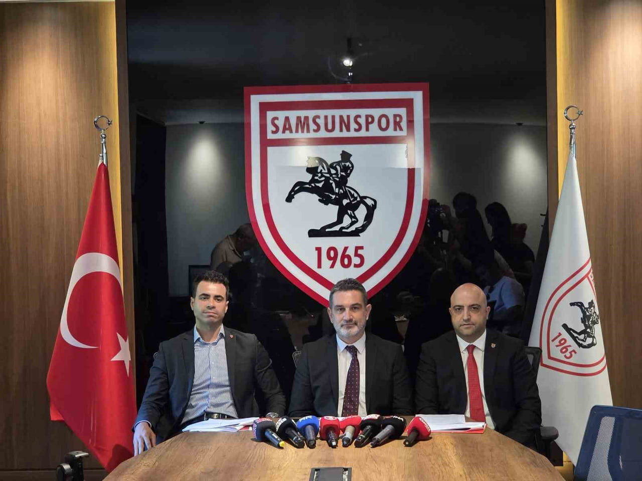 SAMSUNSPOR İCRA KURULU ÜYELERİ, BU SEZEN LİG BAŞLAMADAN ÖNCE TÜM MAÇLARIN BİLET FİYATLARININ VE...