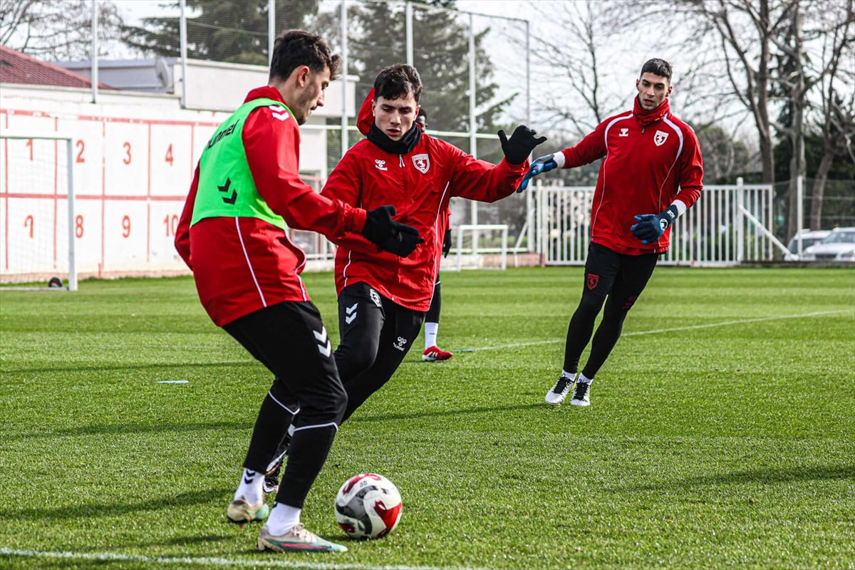 Samsunspor, Trendyol Süper Lig'in 18. haftasında 18 Ocak Pazar günü deplasmanda Gençlerbirliği ile...
