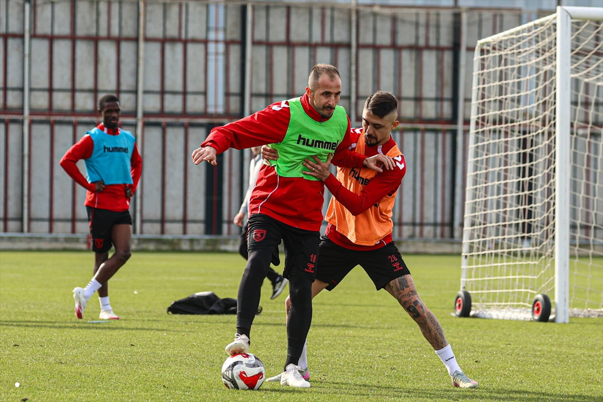 Samsunspor, Trendyol Süper Lig'in 20. haftasında deplasmanda Kasımpaşa ile yapacağı maçın...