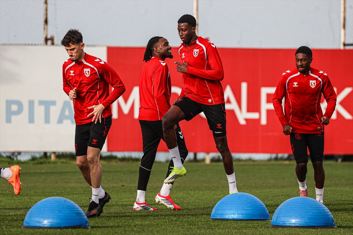 Samsunspor, Trendyol Süper Lig'in 20. haftasında deplasmanda oynayacağı Kasımpaşa müsabakanın...