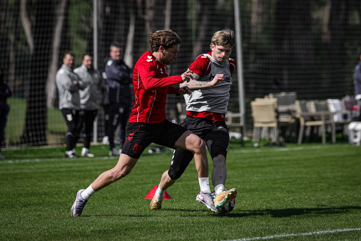 Samsunspor, Trendyol Süper Lig'in 25. haftasında deplasmanda Fenerbahçe ile oynayacağı müsabakanın...