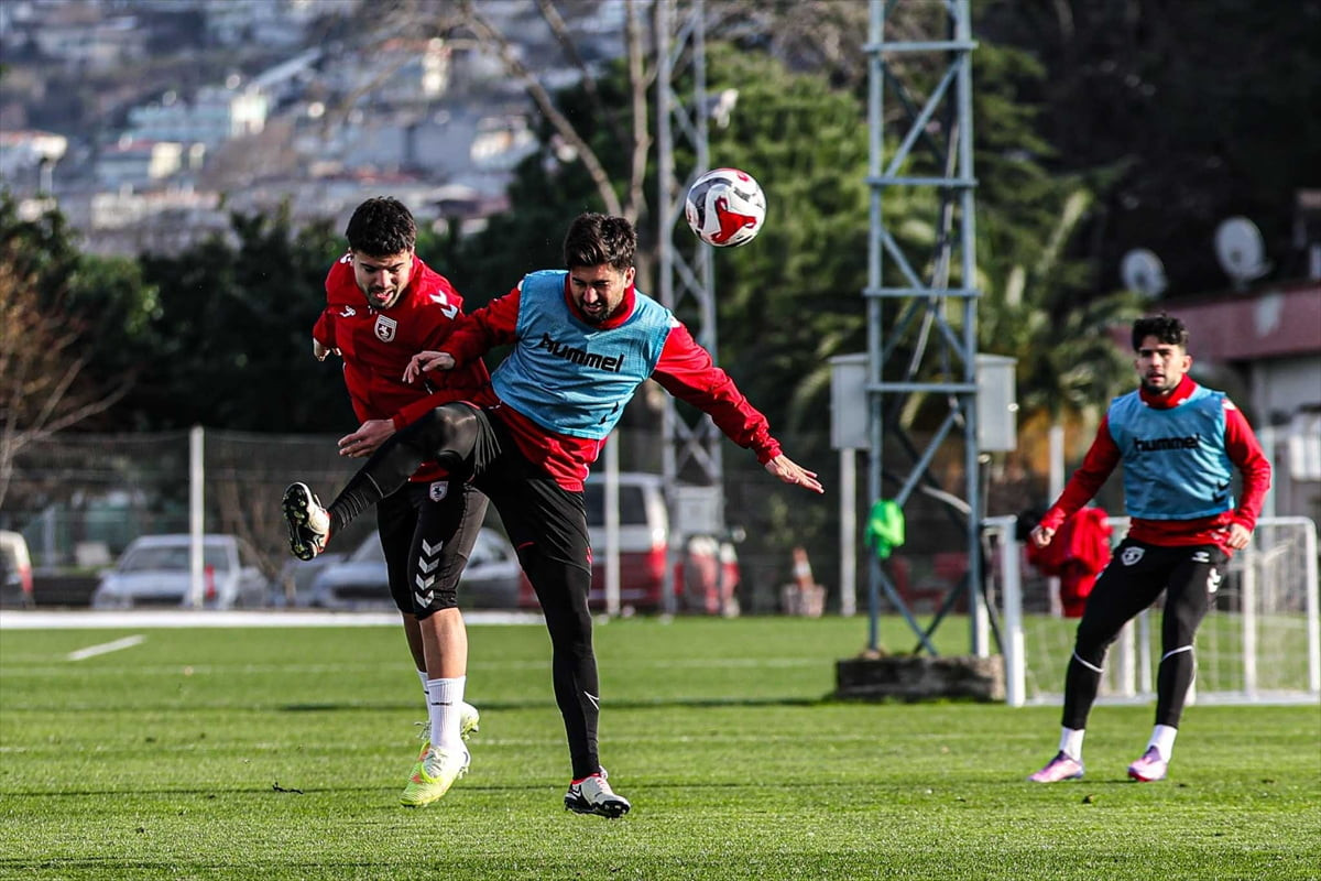 Samsunspor, Turkcell Süper Kupa yarı finalinde Fenerbahçe ile yapacağı maçın hazırlıklarını Nuri...