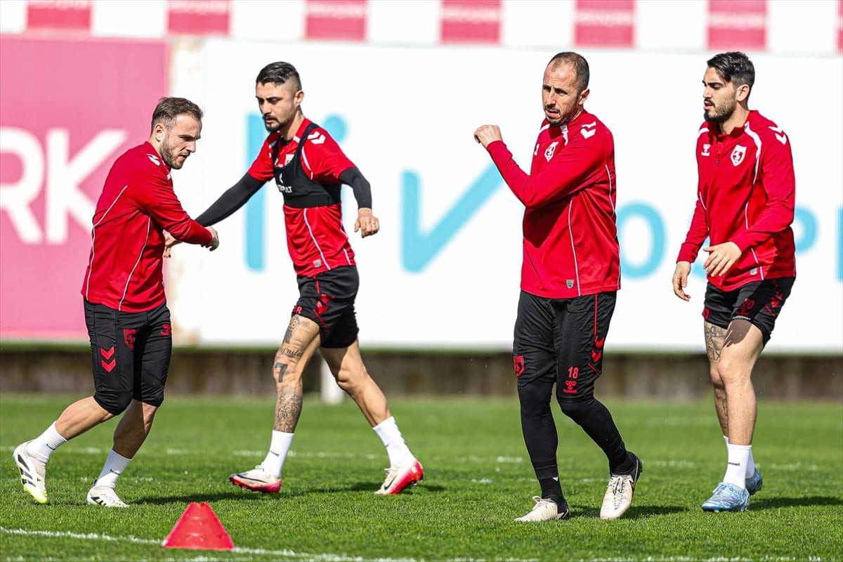 Samsunspor, UEFA Konferans Ligi play-off turu ilk maçında deplasmanda Kuzey Makedonya temsilcisi...