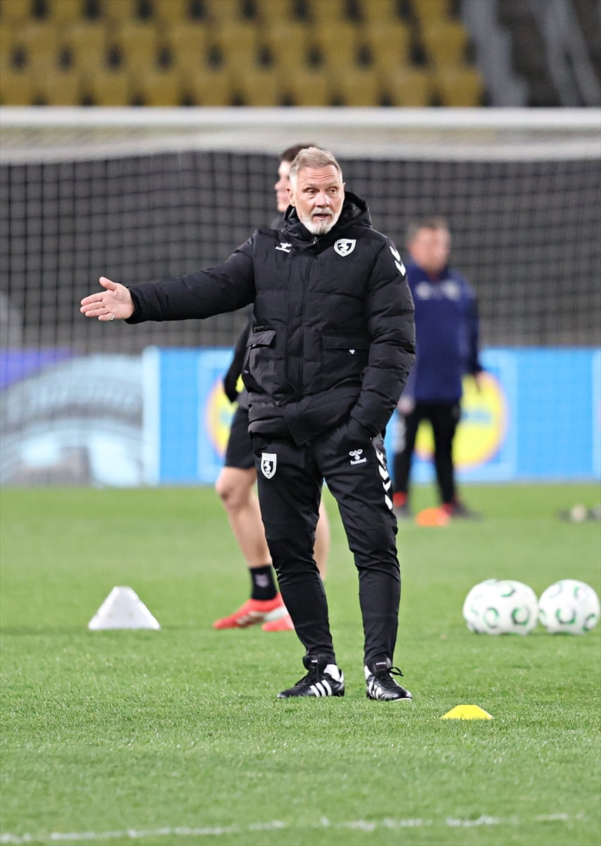 Samsunspor, UEFA Konferans Ligi son 16 play-off turu ilk maçında Shkendija ile oynayacağı...