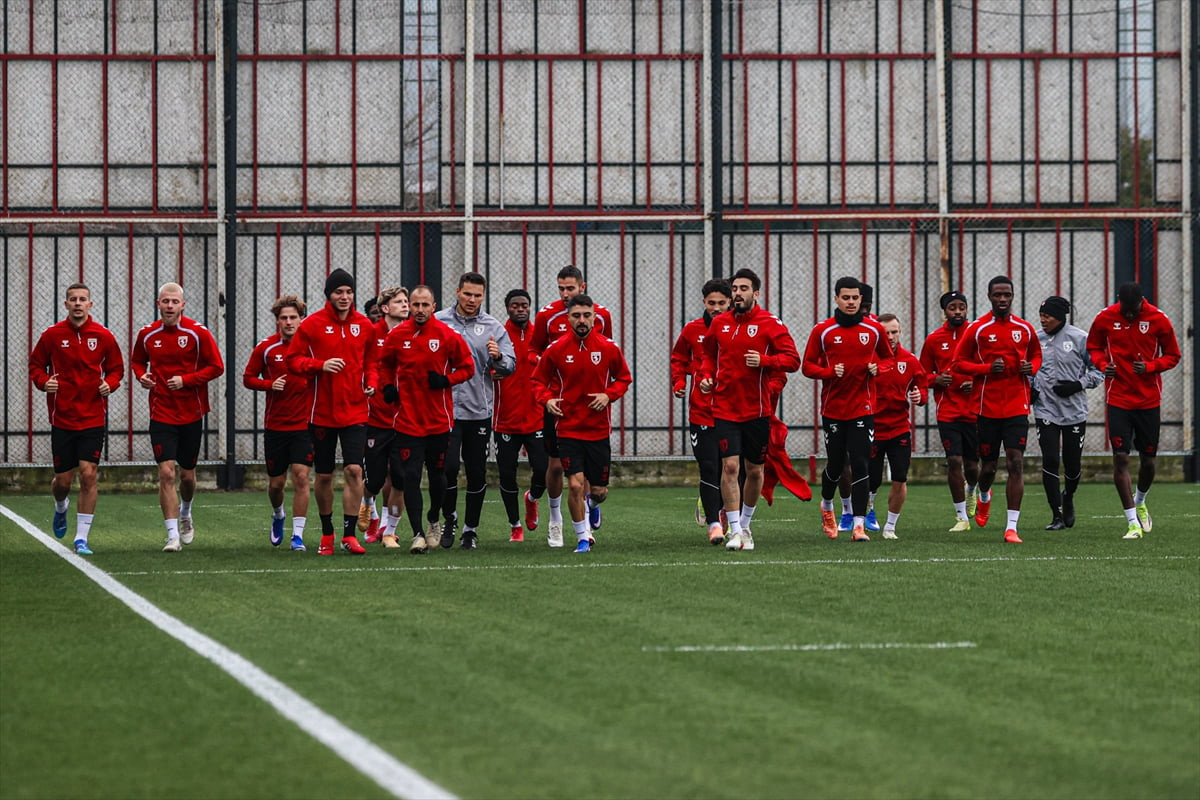 Samsunspor, UEFA Konferans Ligi son 16 play-off turu rövanşında Kuzey Makedonya temsilcisi...