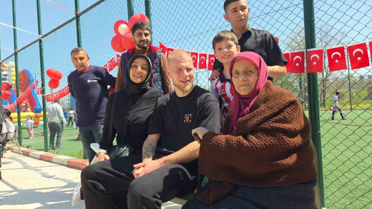 SAMSUNSPOR’UN BAŞARILI DEFANS OYUNCUSU RİCK VAN DRONGELEN, HAFTA SONU OYNAYACAKLARI BEŞİKTAŞ...