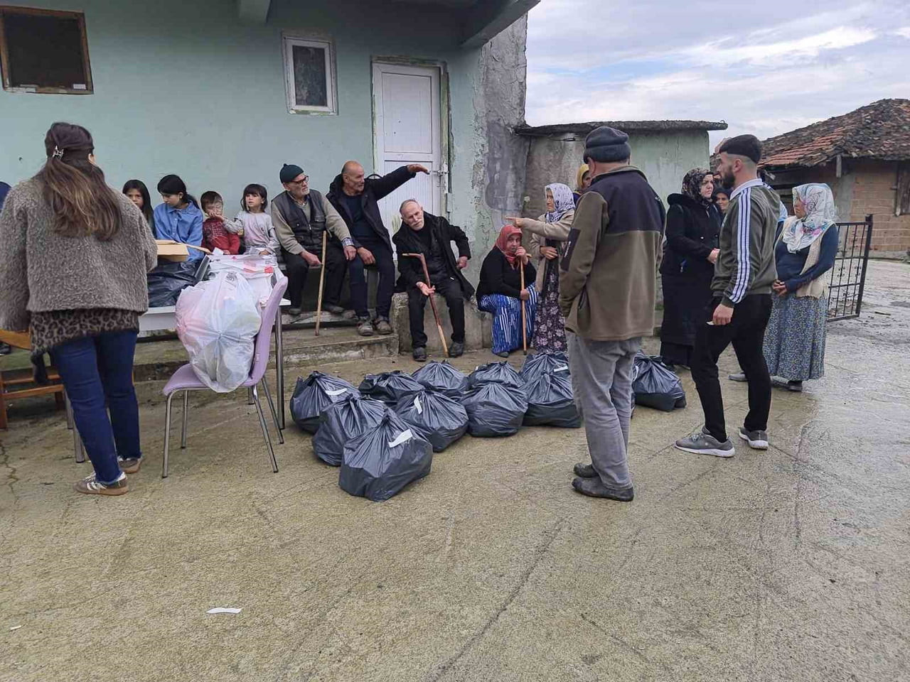 SAMSUN’UN ALAÇAM İLÇESİNE BAĞLI GÜMÜŞOVA MAHALLESİ’NDE ÖRNEK BİR YARDIMLAŞMA VE DAYANIŞMA...