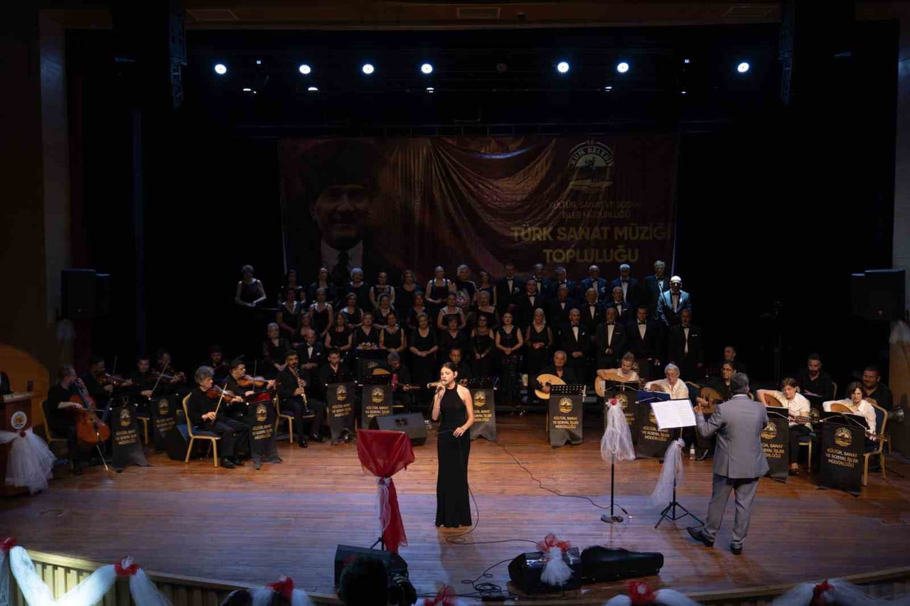 SAMSUN’UN ATAKUM BELEDİYE’SİTÜRK SANAT MÜZİĞİ KOROSU TARAFINDAN DÜZENLENEN ‘YAZA MERHABA’ KONSERİ...