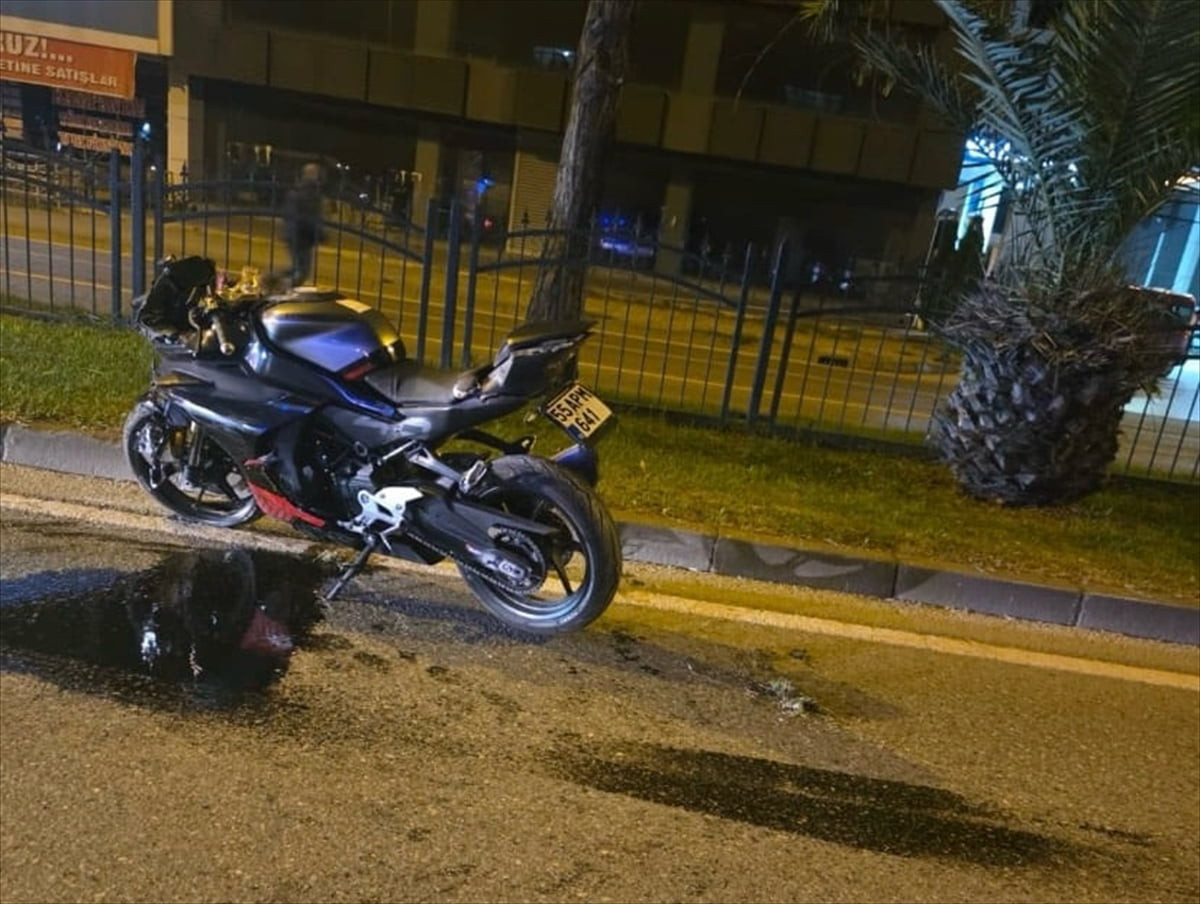 Samsun’un Atakum ilçesinde otomobille çarpan motosikletin sürücüsü hayatını kaybetti.