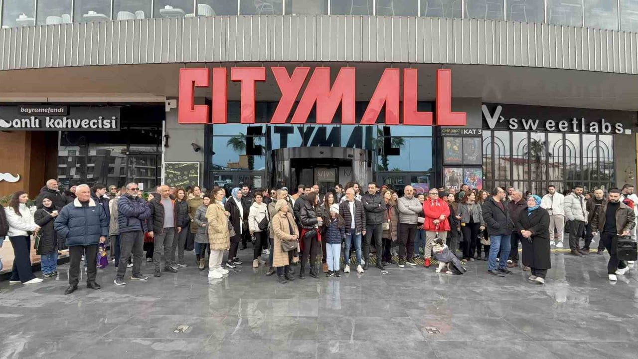 SAMSUN’UN ATAKUM İLÇESİNDE RUHSATSIZ OLDUĞU GEREKÇESİYLE MÜHÜRLENEN CİTYMALL AVM’NİN YENİDEN...