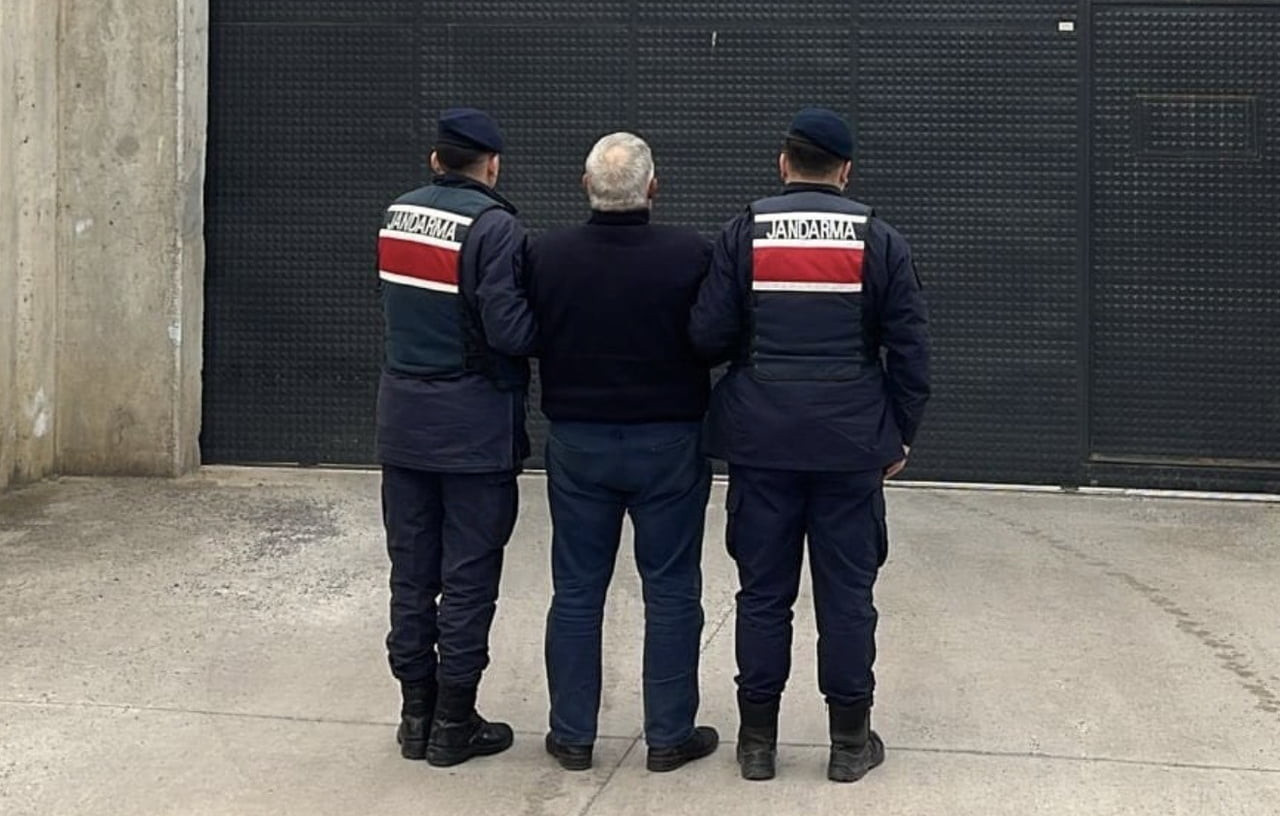 SAMSUN’UN BAFRA İLÇESİNDE HAKKINDA 11 YIL 8 AY KESİNLEŞMİŞ HAPİS CEZASI BULUNAN ŞAHIS, JANDARMA...