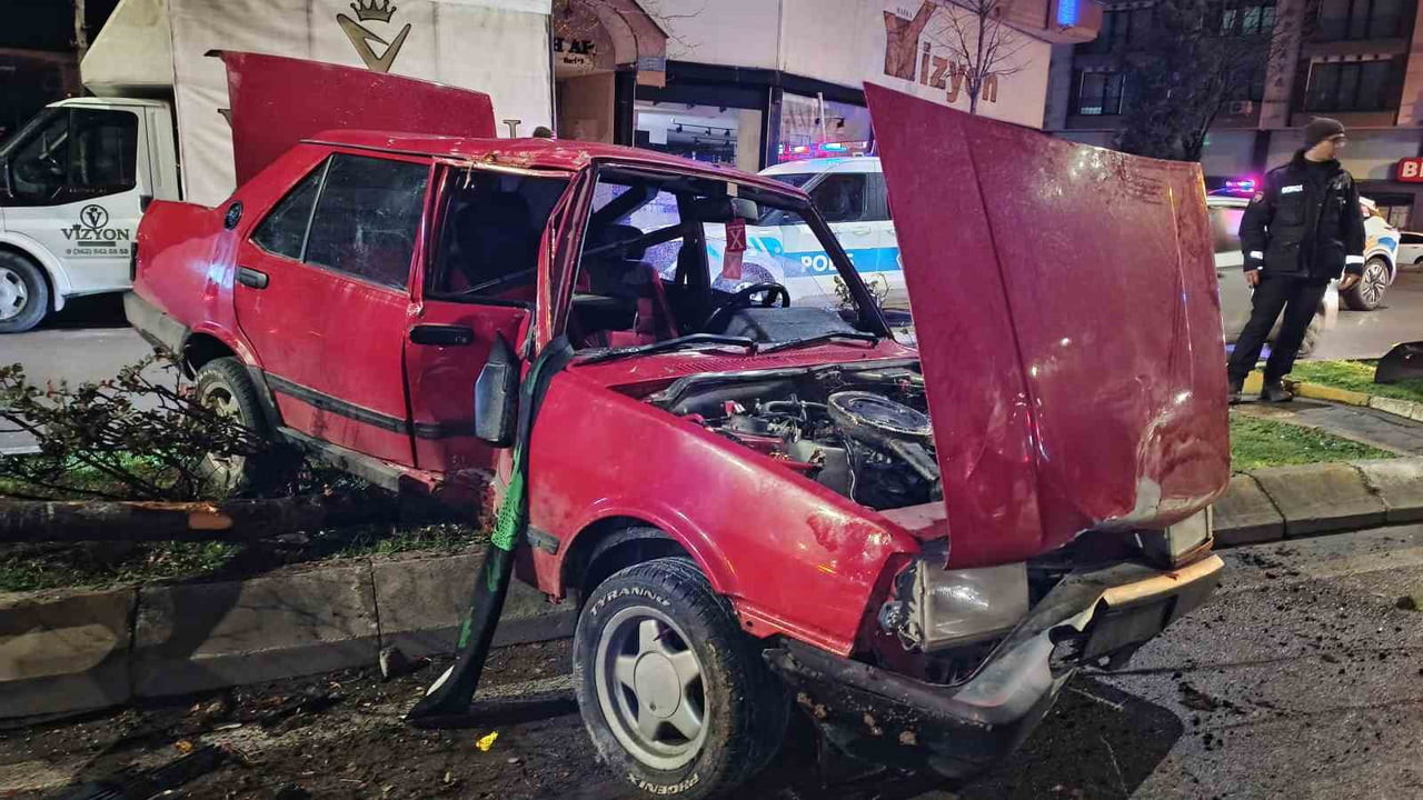 SAMSUN’UN BAFRA İLÇESİNDE MEYDANA GELEN TRAFİK KAZASINDA, DİREKSİYON HÂKİMİYETİNİ KAYBEDEN 19...