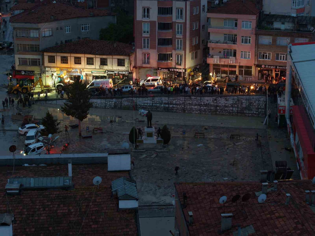 SAMSUN’UN HAVZA İLÇESİ, ETKİLİ OLAN KUVVETLİ SAĞANAK YAĞIŞIN ARDINDAN SELE TESLİM OLDU. KENTİN...