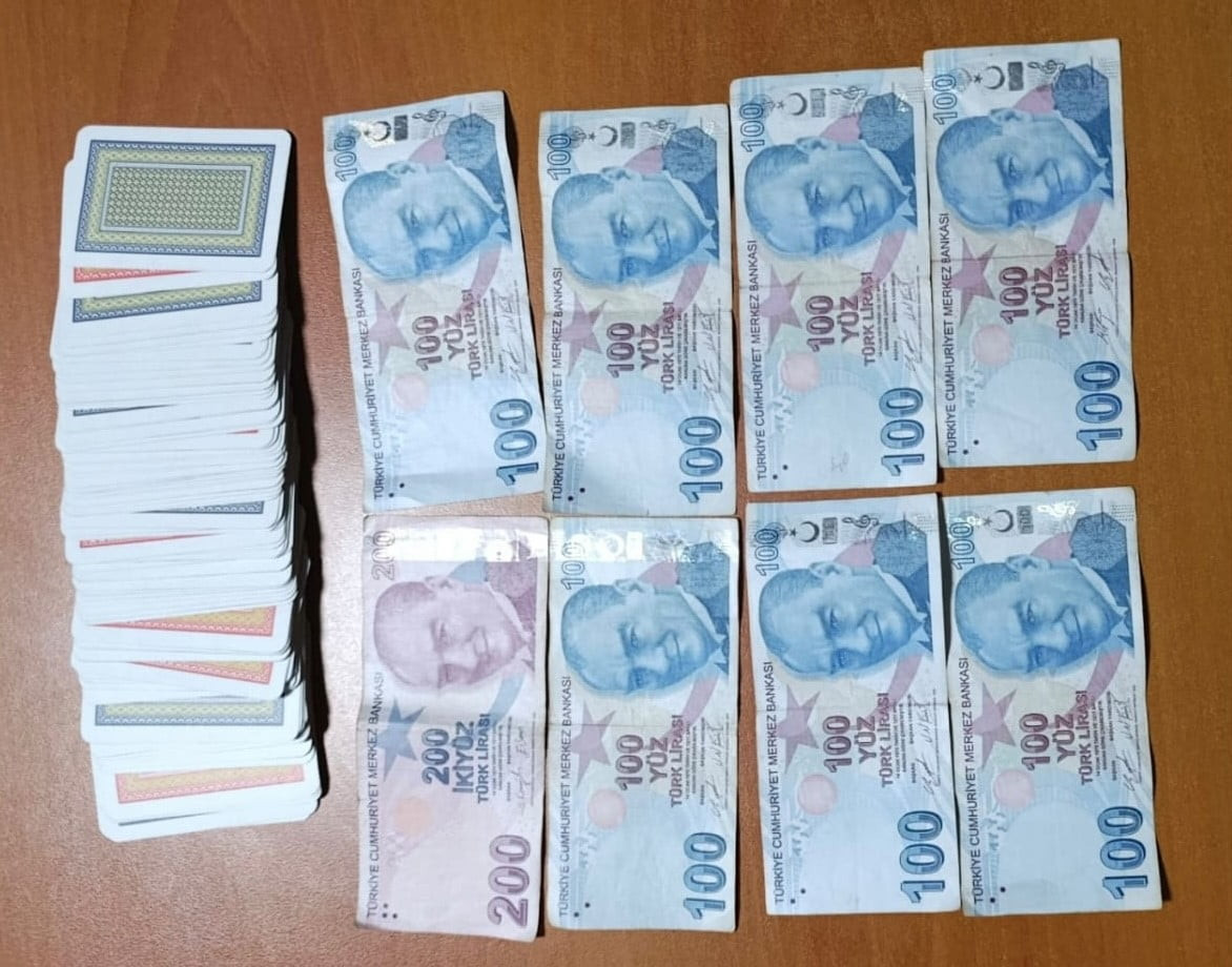 SAMSUN’UN İLKADIM İLÇESİNDE KAHVEHANE VE DERNEĞE YÖNELİK DÜZENLENEN DENETİMLERDE KUMAR OYNADIĞI...