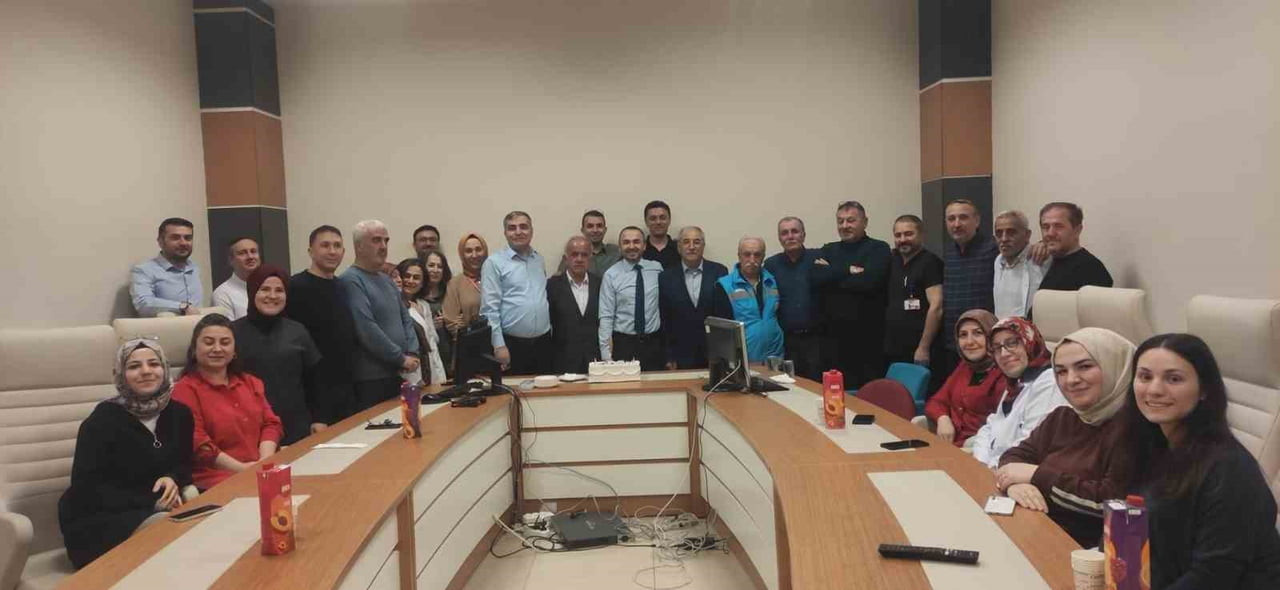 SAMSUN’UN VEZİRKÖPRÜ İLÇESİNDE BULUNAN VEZİRKÖPRÜ DEVLET HASTANESİ’NDE EMEKLİLİĞE AYRILAN SAĞLIK...