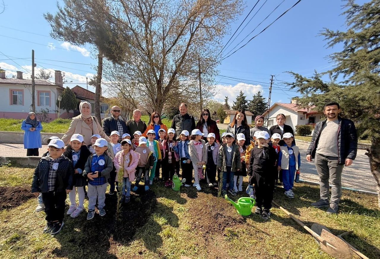 SAMSUN’UN VEZİRKÖPRÜ İLÇESİNDE CUMHURİYET ANAOKULU ÖĞRENCİLERİ, ÖĞRETMENLERİ EŞLİĞİNDE VEZİRKÖPRÜ...