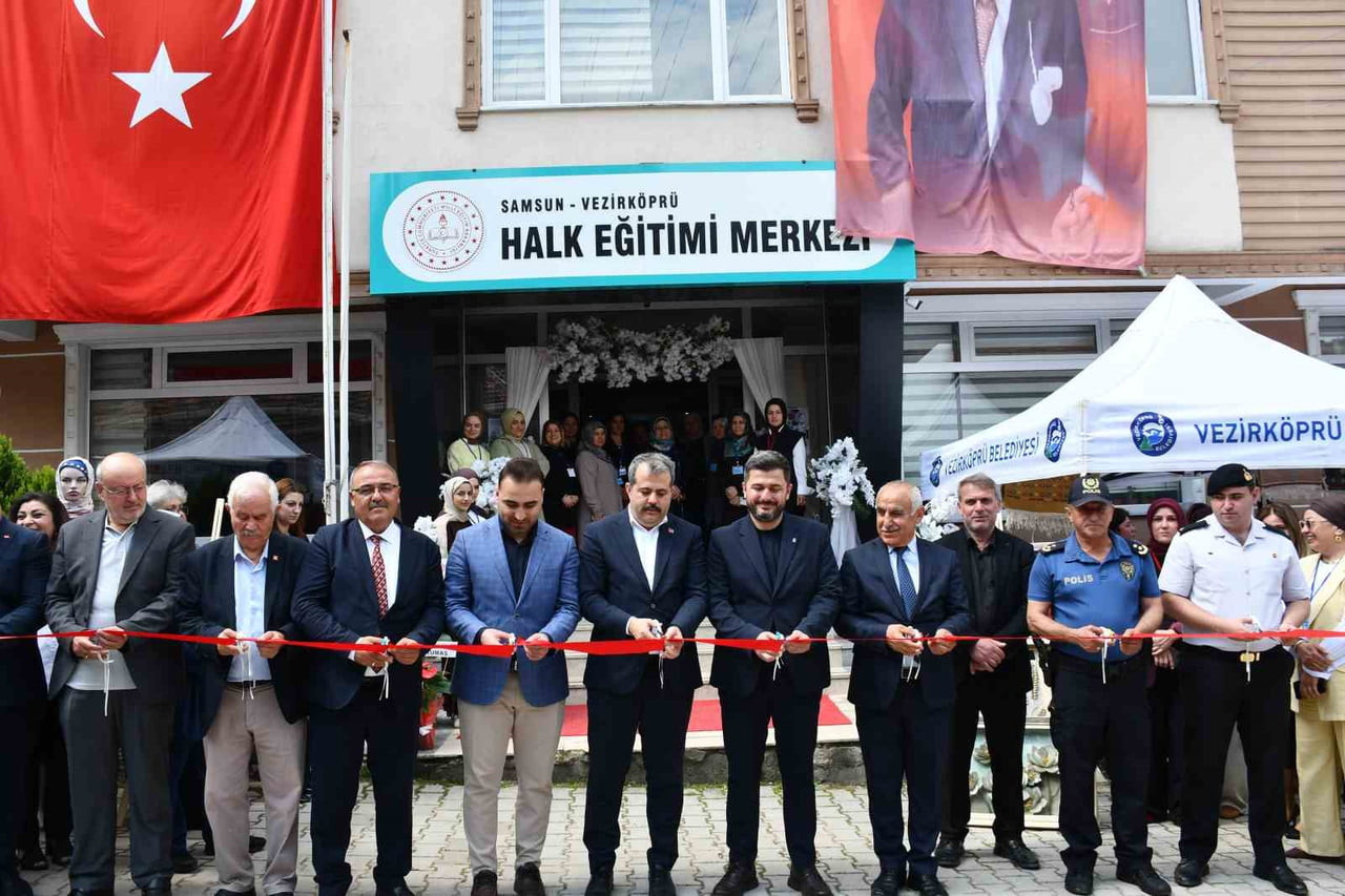 SAMSUN’UN VEZİRKÖPRÜ İLÇESİNDE HALK EĞİTİM MERKEZİ MÜDÜRLÜĞÜ YIL SONU SERGİSİ, DÜZENLENEN TÖRENLE...
