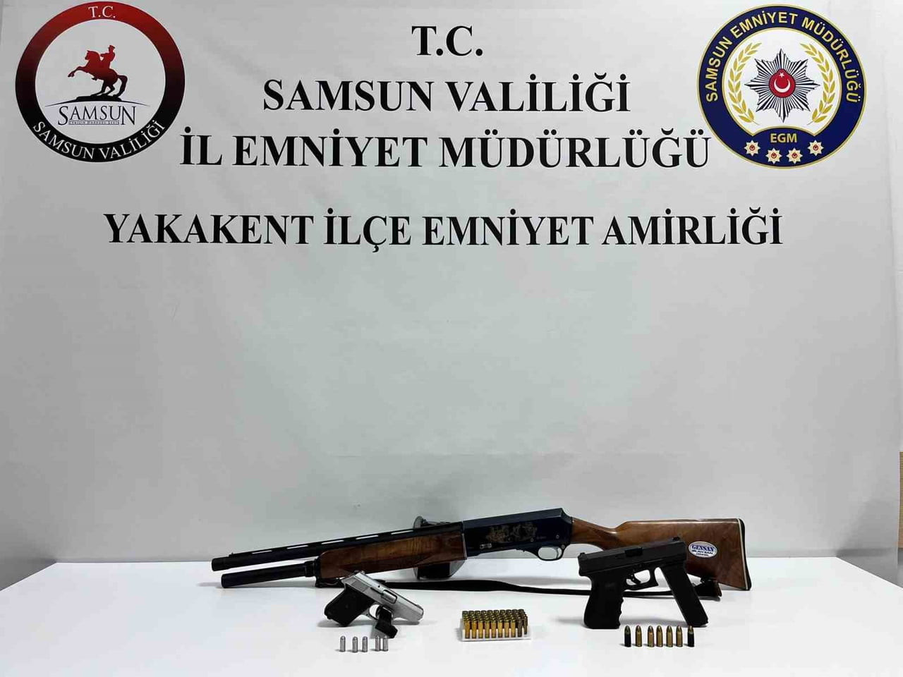 SAMSUN’UN YAKAKENT İLÇESİNDE BİR İKAMETE DÜZENLENEN OPERASYONDA 3 RUHSATSIZ SİLAH İLE ÇOK SAYIDA...