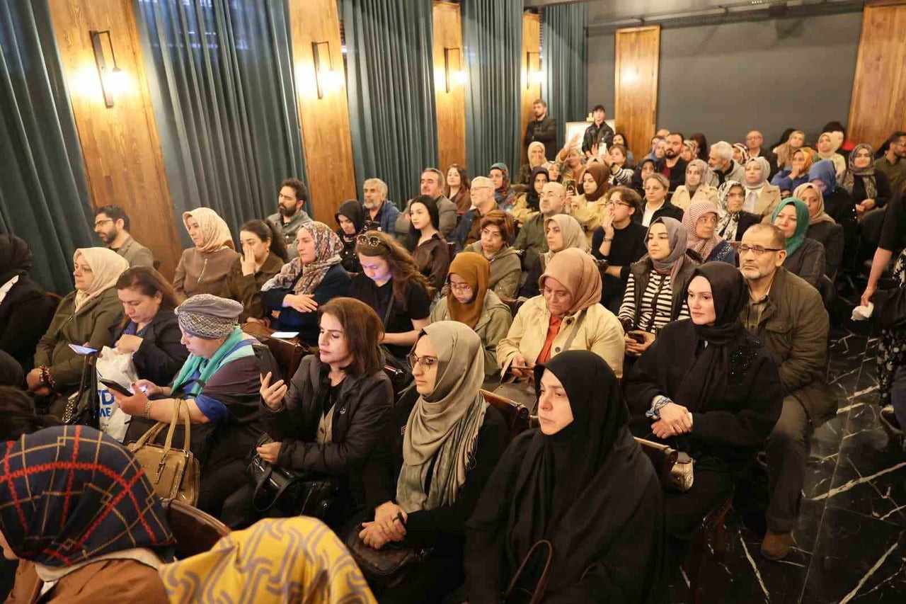 SANAT MELİKGAZİ’DE YİNE BİR KÜLTÜR SANAT ETKİNLİĞİNE DAHA İMZA ATAN MELİKGAZİ BELEDİYESİ...