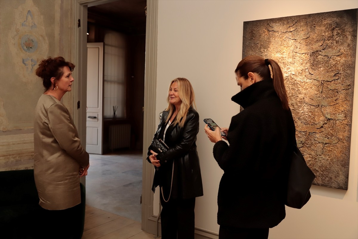 Sanatçı Elvan Alpay'ın son beş yılda ürettiği yeni işlerinden oluşan "Panta Rhei / İşler – Works...