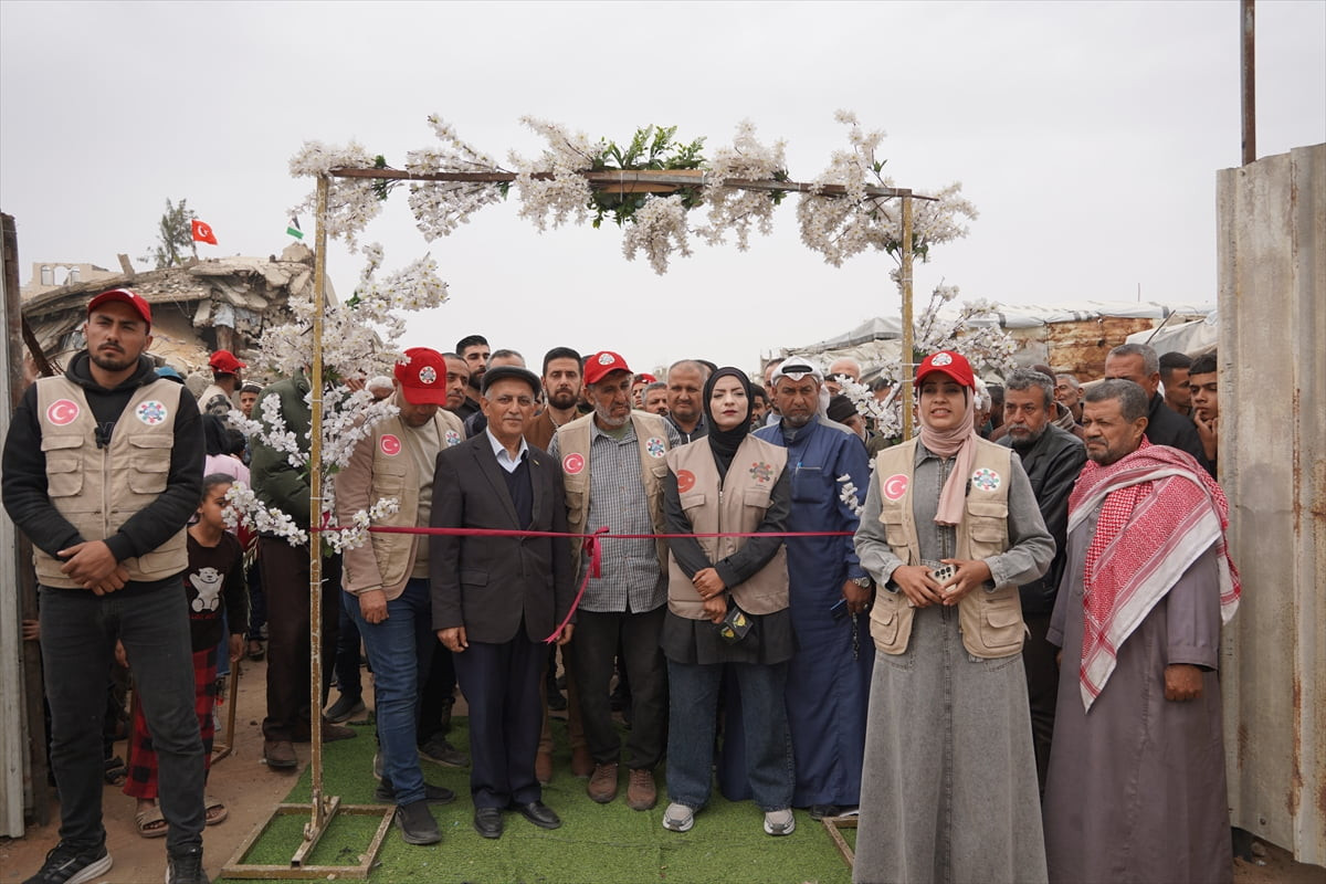 Sanatçı Yıldız Tilbe'nin yaptığı bağışla İsrail saldırılarında ağır yıkıma uğrayan Gazze...