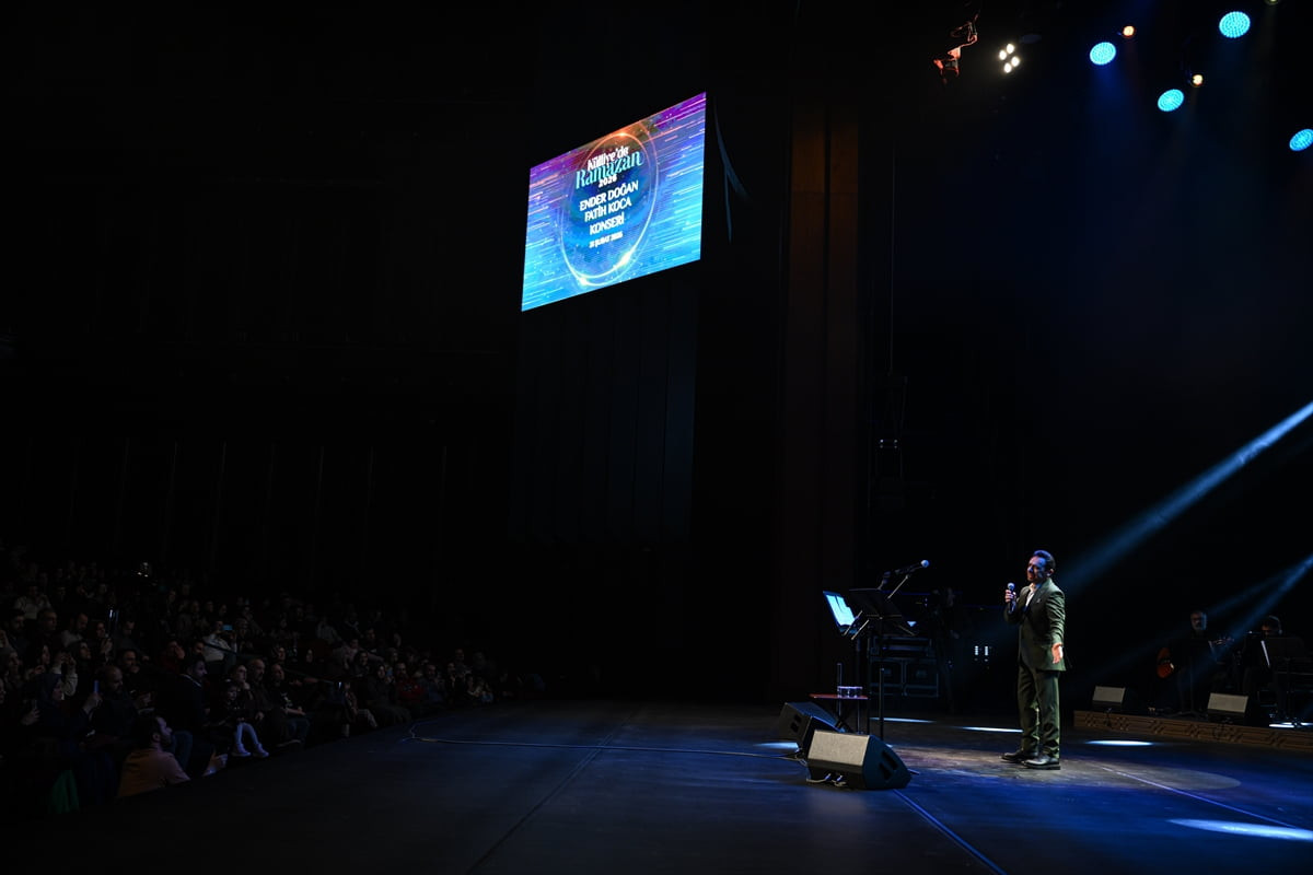 Sanatçılar Ender Doğan ve Fatih Koca (fotoğrafta), Cumhurbaşkanlığı Külliyesi'nde düzenlenen...
