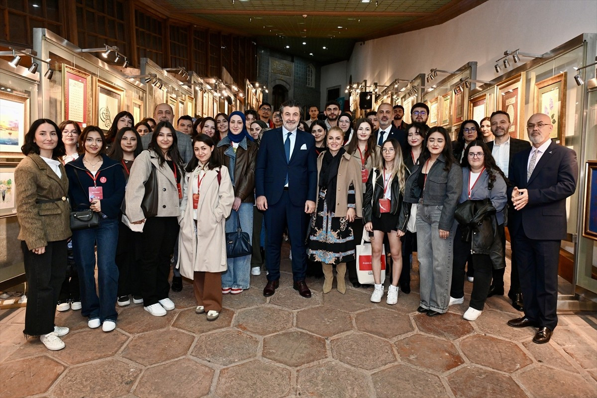 Sanatın daha geniş kitlelere yayılması hedefiyle genç sanatçıları destekleme motivasyonu taşıyarak...