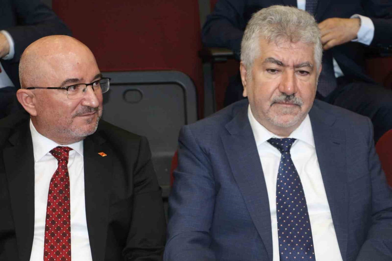 SANAYİ VE TEKNOLOJİ BAKAN YARDIMCISI ÇETİN ALİ DÖNMEZ (SAĞDA) TSE BAŞKANI MAHMUT SAMİ ŞAHİN...