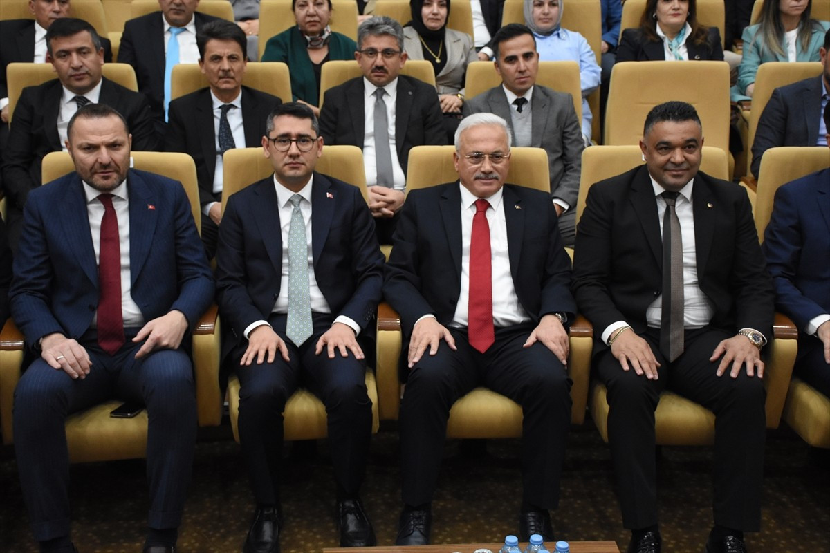 Sanayi ve Teknoloji Bakan Yardımcısı Muhammet Kasım Gönüllü(Sol 2), Aksaray Ticaret ve Sanayi...