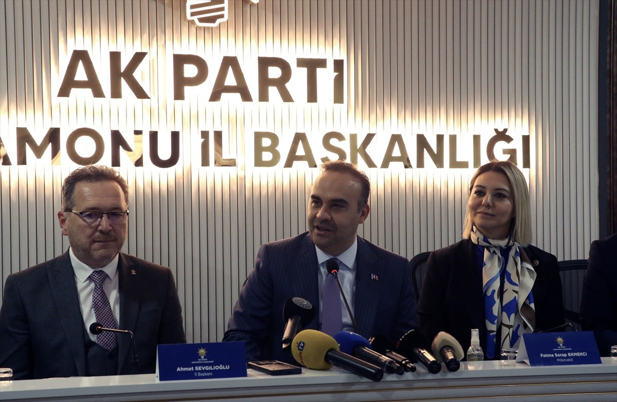 Sanayi ve Teknoloji Bakanı Mehmet Fatih Kacır, AK Parti Kastamonu İl Başkanlığını ziyaret...