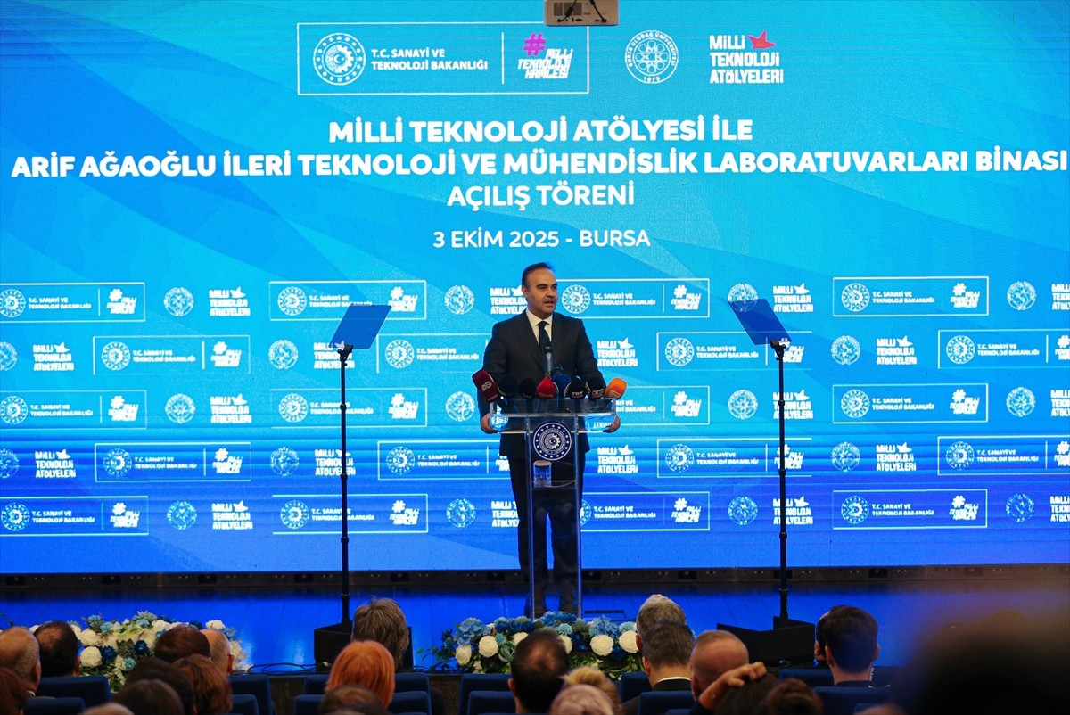 Sanayi ve Teknoloji Bakanı Mehmet Fatih Kacır, Bursa Uludağ Üniversitesi'nde (BUÜ), Milli...