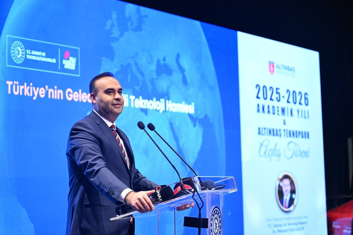 Sanayi ve Teknoloji Bakanı Mehmet Fatih Kacır, İstanbul'da, Altınbaş Üniversitesinin düzenlediği...