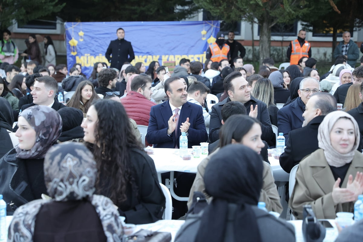 Sanayi ve Teknoloji Bakanı Mehmet Fatih Kacır, Kocaeli ÜniAK tarafından Kocaeli Üniversitesi...
