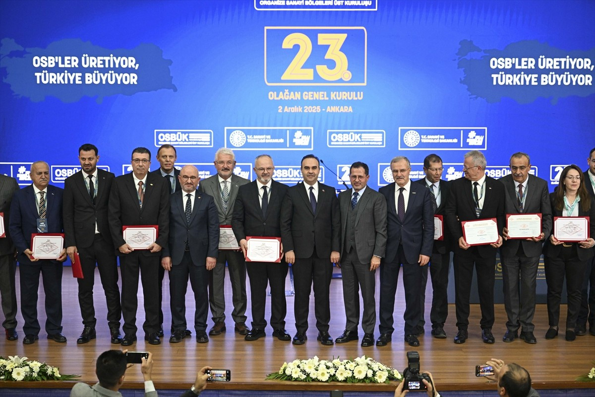 Sanayi ve Teknoloji Bakanı Mehmet Fatih Kacır, KOSGEB'de gerçekleştirilen Organize Sanayi...