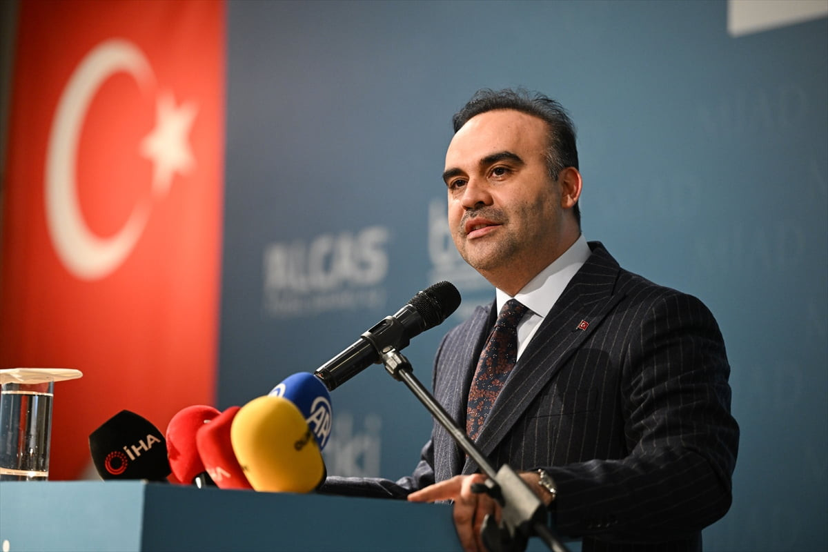 Sanayi ve Teknoloji Bakanı Mehmet Fatih Kacır, Malatyalı İş İnsanları Derneği'nin (MİAD)...