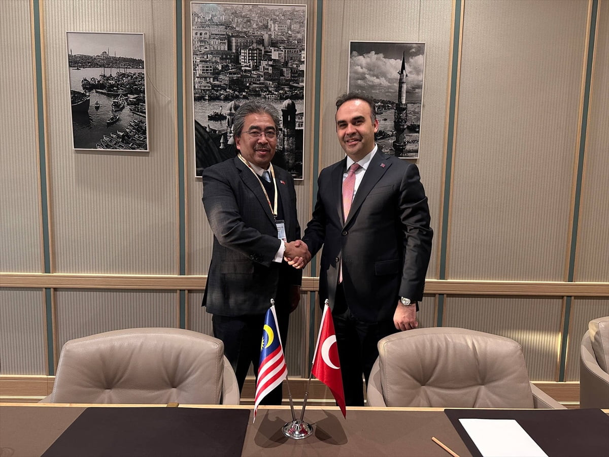 Sanayi ve Teknoloji Bakanı Mehmet Fatih Kacır, Malezya Yatırım, Ticaret ve Sanayi Bakanı Johari...