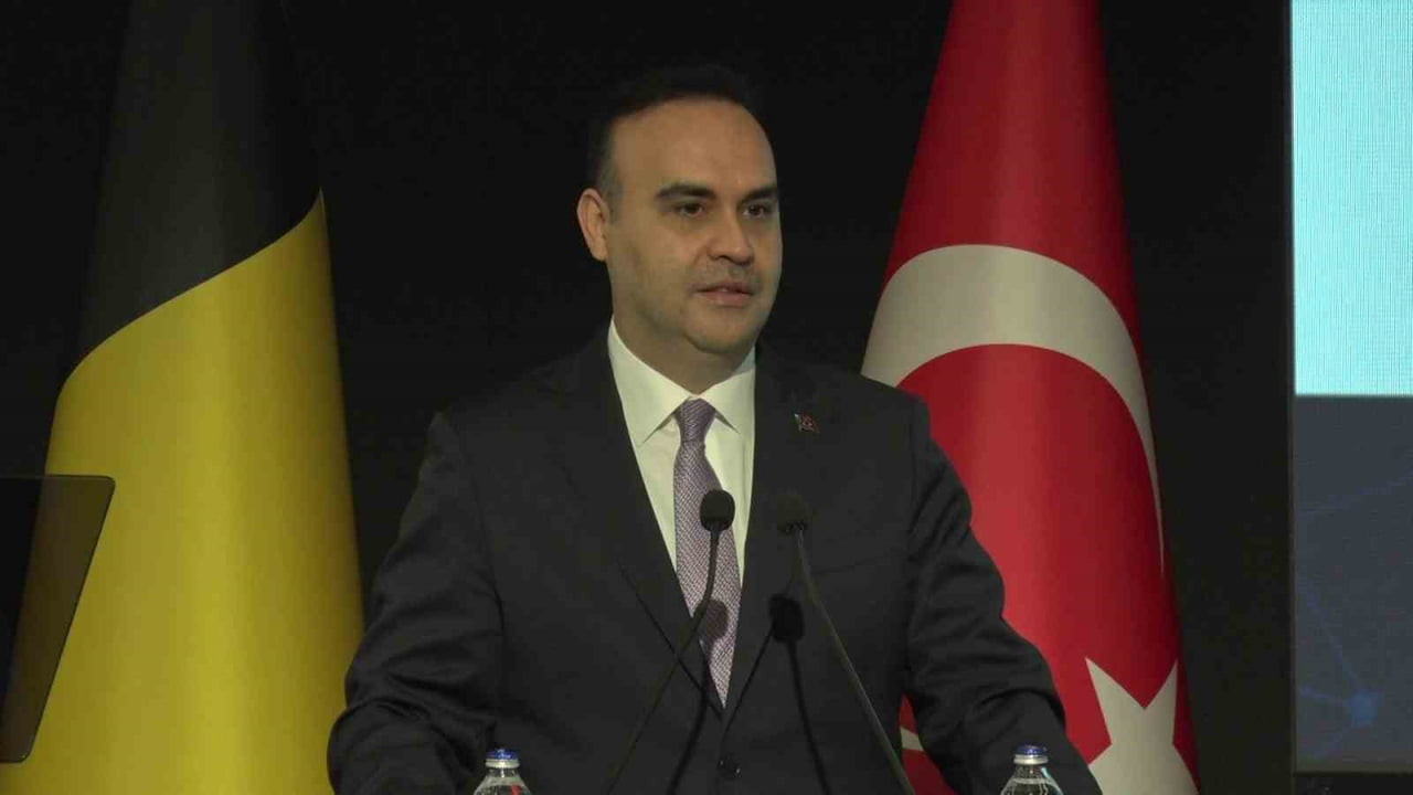 SANAYİ VE TEKNOLOJİ BAKANI MEHMET FATİH KACIR, MEXT TEKNOLOJİ MERKEZİ'NDE FLAMAN BÖLGE HÜKÜMETİ...
